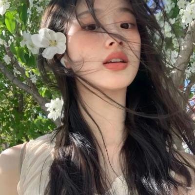 沙滩上的夏娃